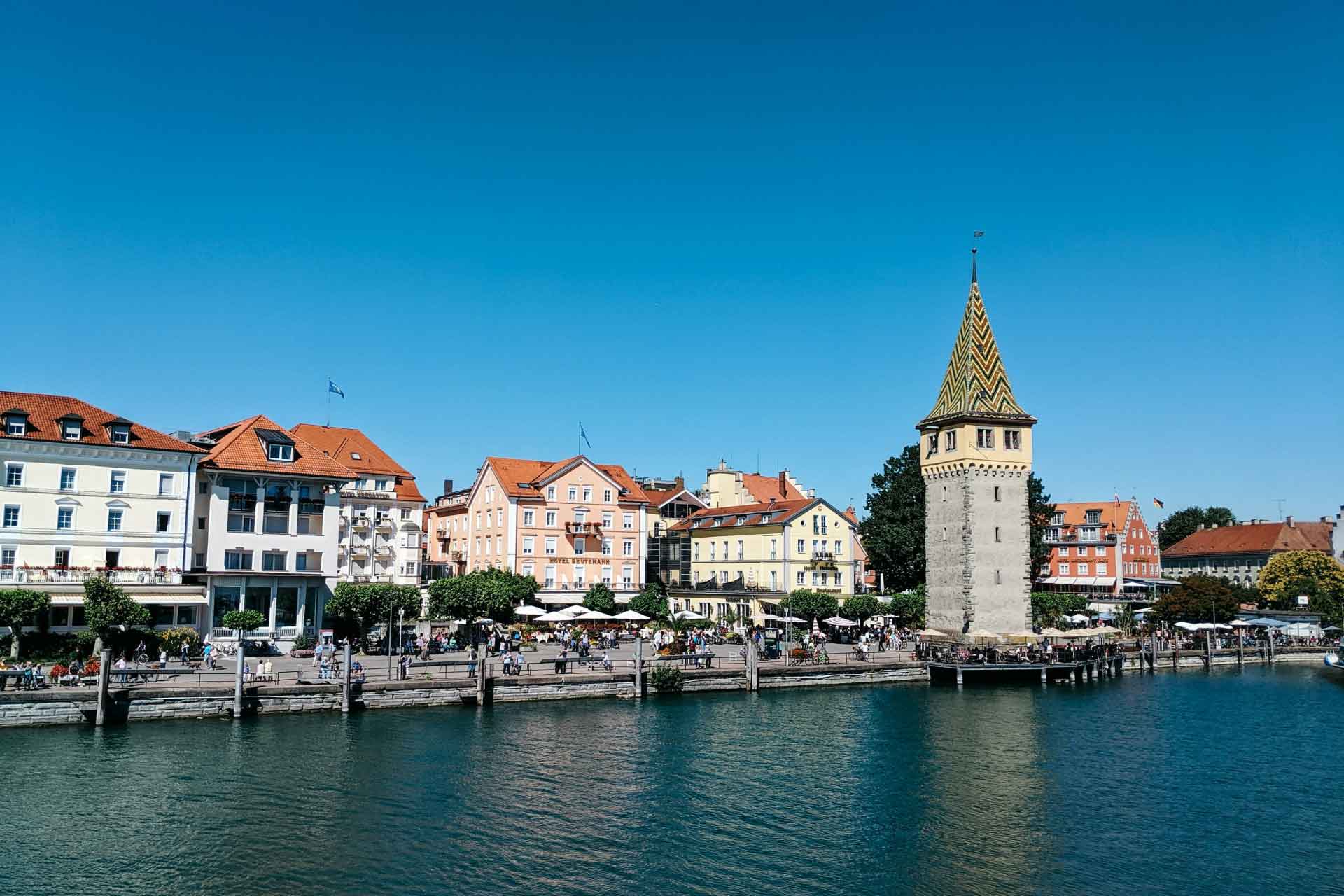 Immo-am-Bodensee: Wohnen in Lindau - Blick vom Hafen auf die Insel